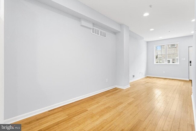 Building Photo - 2139 Latona St