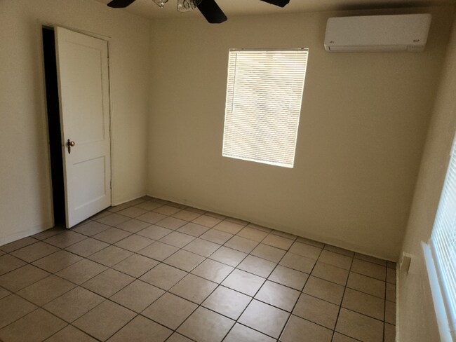 Building Photo - 2140 N Forgeus Ave