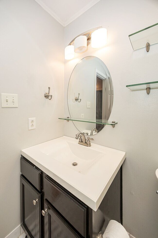 Building Photo - Harbor Landing rental with boat slip, great amenities, and a gated waterfront community lifestyle.