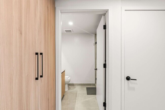 Building Photo - 121 NE 5th St