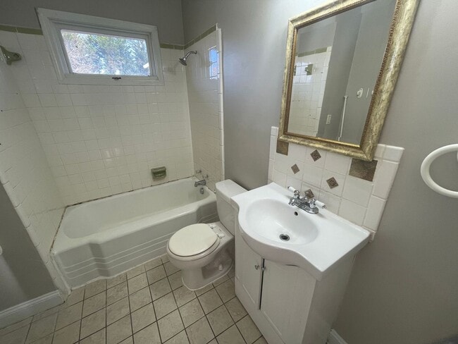 Building Photo - 3 bedroom 1 bath brick ranch home-Pet Friendly!  Large lawn! Freshly Painted!