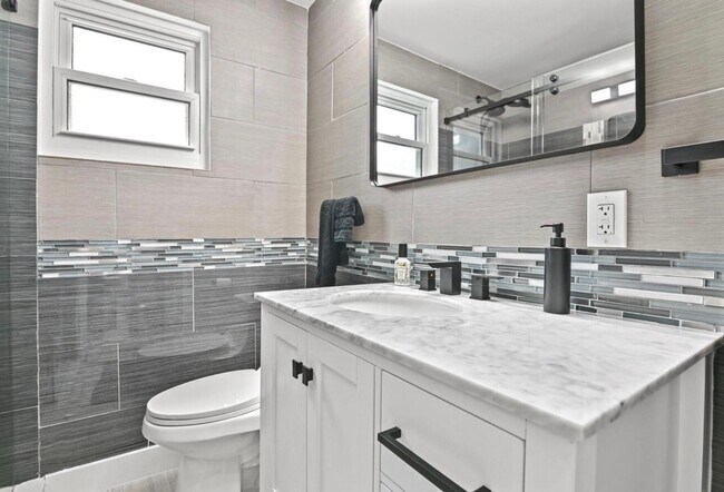 Building Photo - 424 Malverne Rd