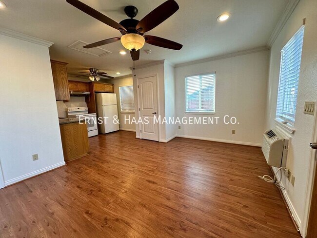 Building Photo - 1120 East E Street