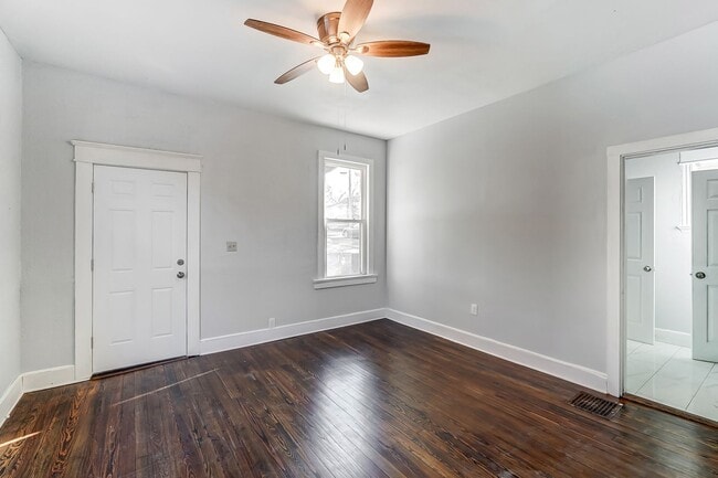 Building Photo - Three Bedroom Home in Hamilton!