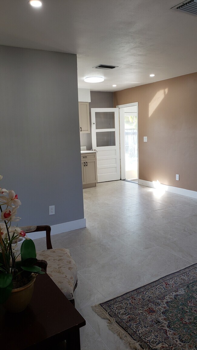 Building Photo - 651 16th St NW