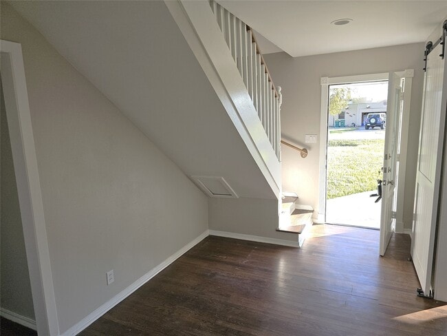 Building Photo - 510 Baywood Dr