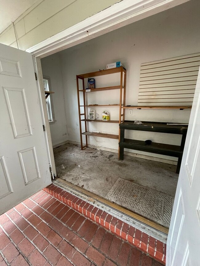 Building Photo - Avialable now!! 2 Bedroom, 2 Bath Cottage ...