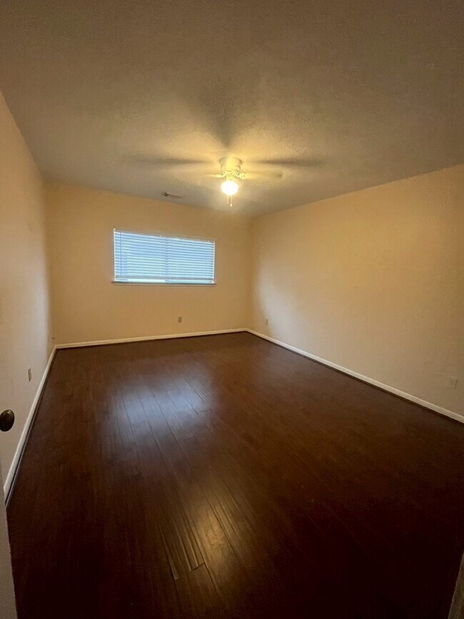 Building Photo - 4823 Pecan Grove Dr