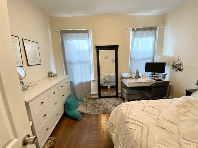 Building Photo - 106 Buttonwood St