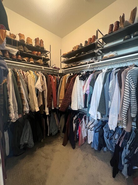 Building Photo - 7487 W Pacific Ln