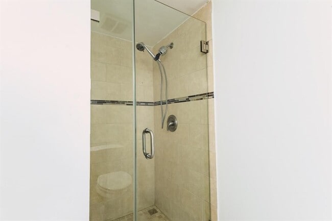 Building Photo - 3000 Sunrise Lakes Dr E