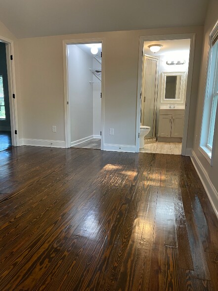 Building Photo - 222 Branch St