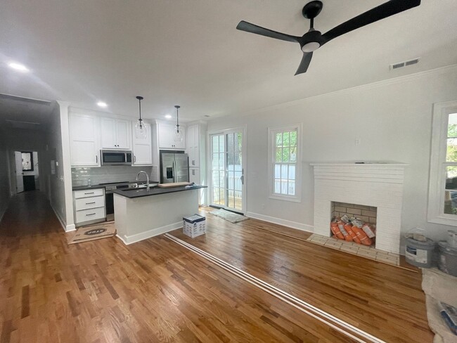 Building Photo - Fully Renovated in Heathwood with 2 Bedroo...