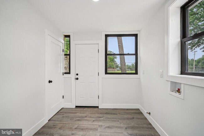 Building Photo - 3547 Finlaw Ave