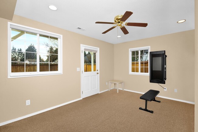 Building Photo - Sunny 5 Bedroom Home with 3 Car Garage in Quiet Neighborhood