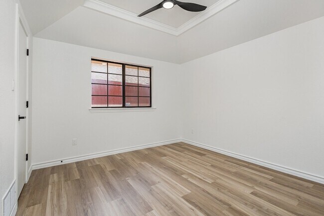 Building Photo - 922 Sycamore Creek Rd