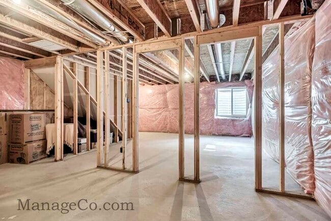 Building Photo - Comfortable New Townhouse