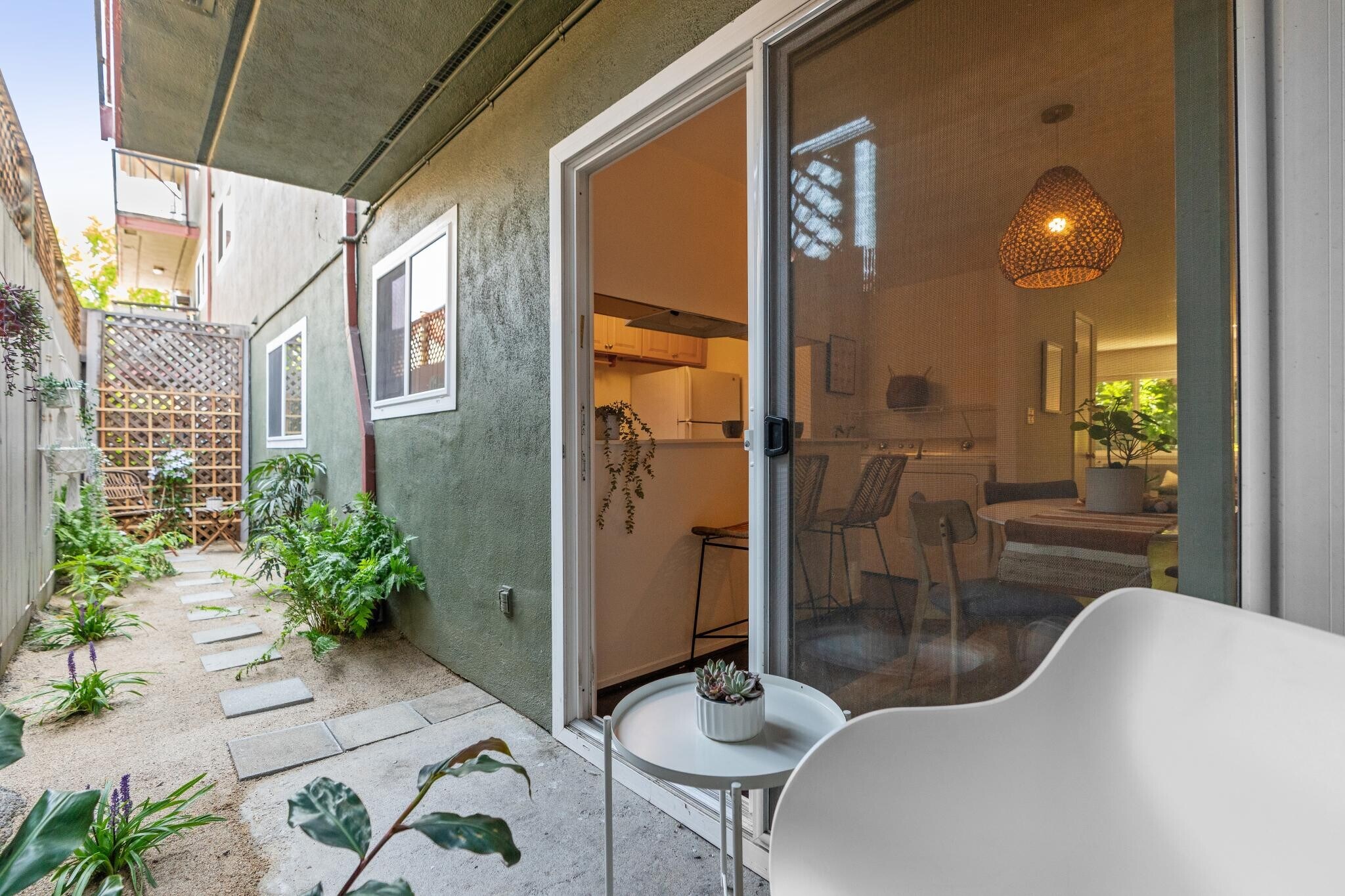 Building Photo - 6211 Telegraph Ave