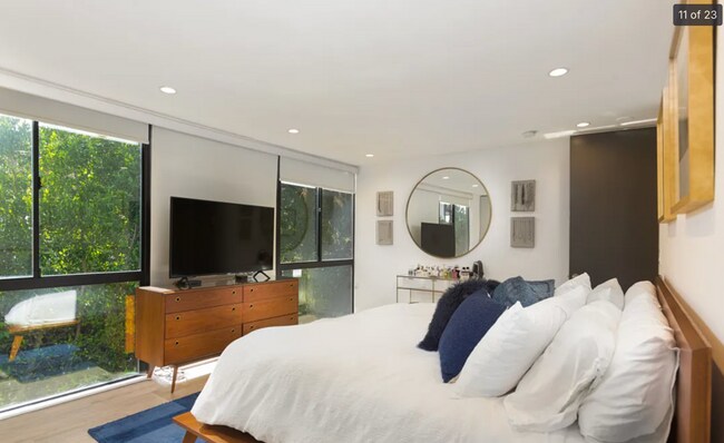 Building Photo - Come home to this Modern 2-bedroom Townhome in West Hollywood!