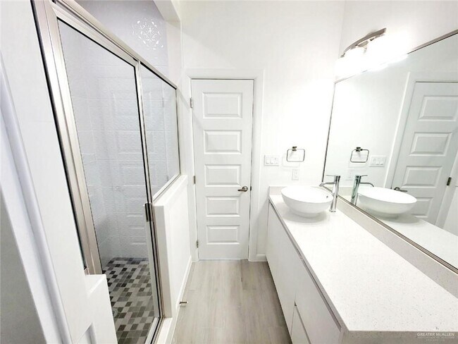 Building Photo - 9 South Dr