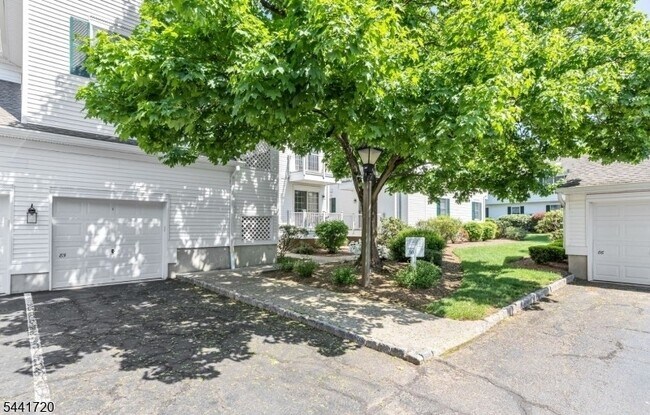 Building Photo - 82 Smithfield Ct