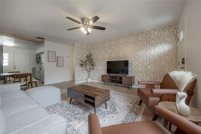 Building Photo - 6910 S MacDill Ave
