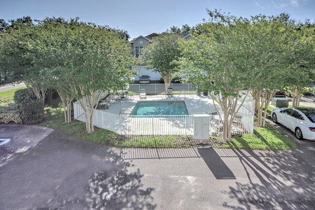 Building Photo - 1800 Bayshore Way