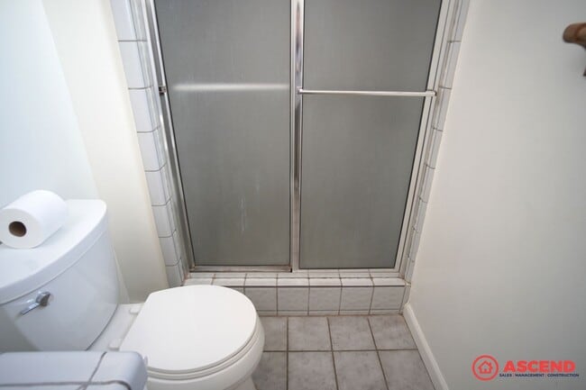 Building Photo - Cute Home Near Valley Plaza Mall!