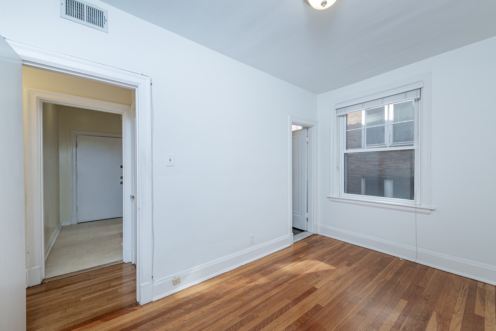 Building Photo - 7515 Buckingham Dr
