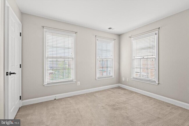 Building Photo - 306 S Fayette St