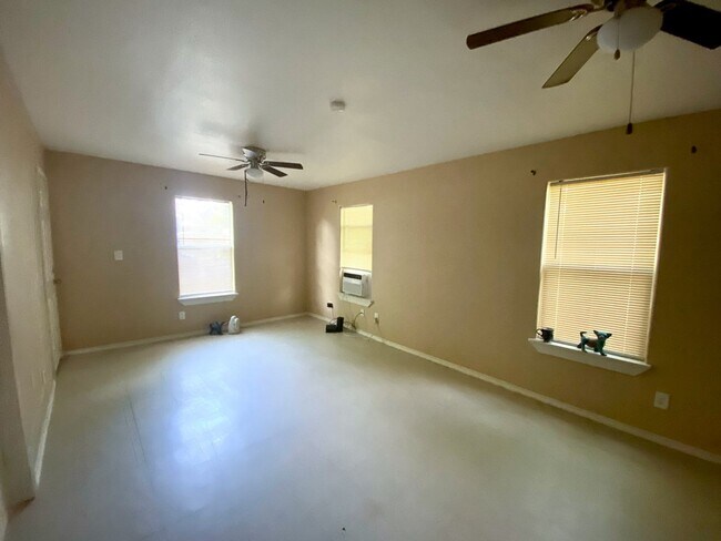 Primary Photo - Adorable 2 bedroom 1 bath near Confluence ...