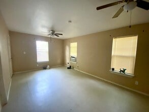 Building Photo - Adorable 2 bedroom 1 bath near Confluence ...