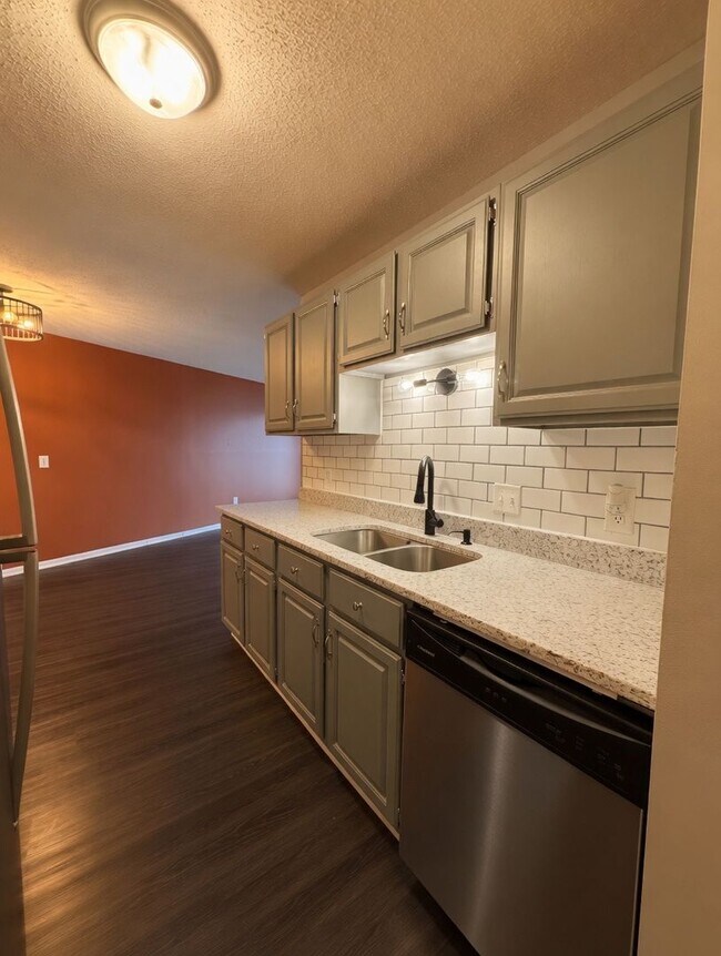 Building Photo - Freshly Updated, Stylish 2 bed 2 bath Condo in Bloomington Includes 2 Heated Parking Spaces!