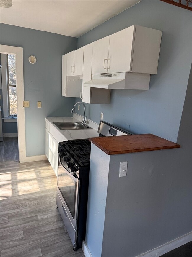 Building Photo - 8 Greene St