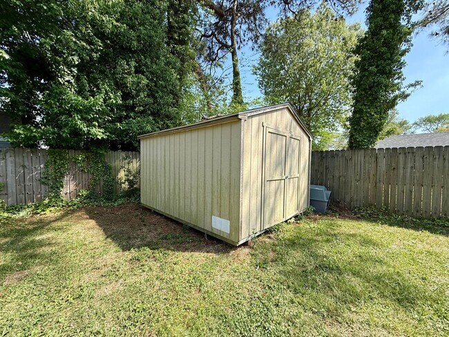 Building Photo - Newer-build Norfolk Home on Corner Lot