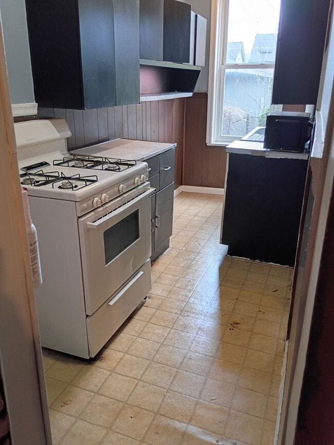 Building Photo - 202 5th Ave