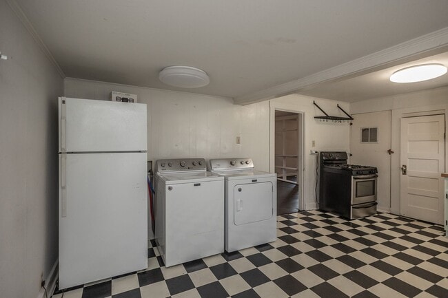 Building Photo - 2 Bedroom Stifft Station Cottage