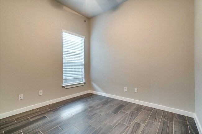 Building Photo - 130 Hidden Springs Dr