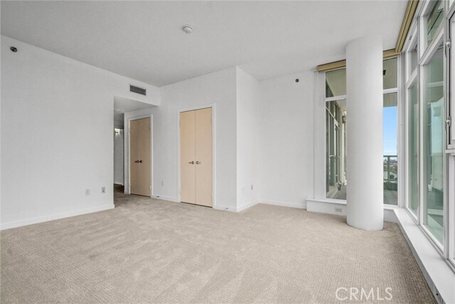 Building Photo - 411 W Seaside Way