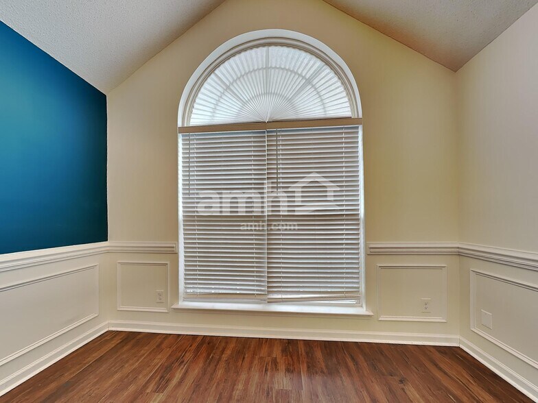 Building Photo - 128 Nandina Wy