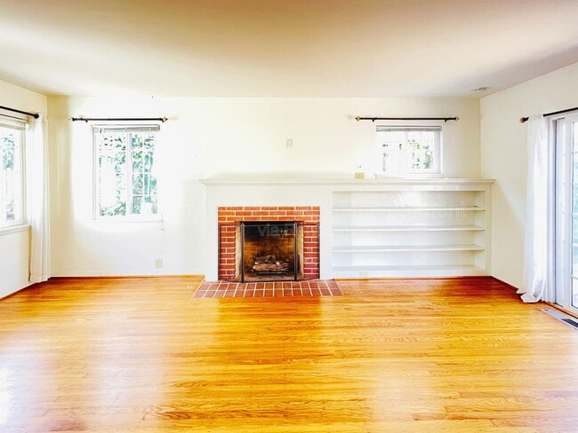 Building Photo - 1012 Munras Ave