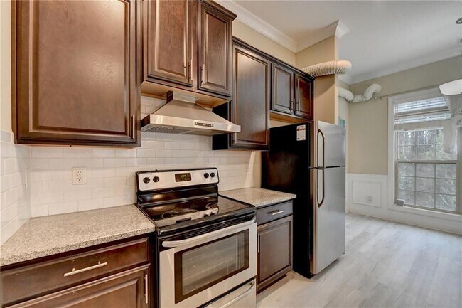 Building Photo - 2405 Tenor Ln