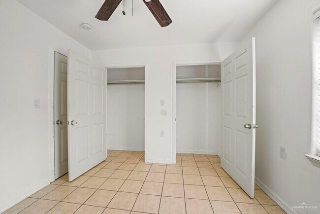 Building Photo - 213 E Sam Houston Blvd