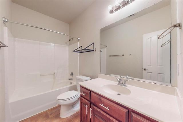 Building Photo - 3504 Hornbeam St