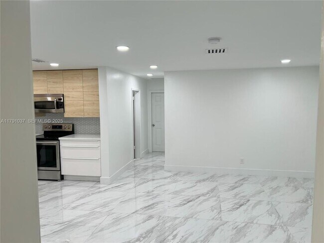 Building Photo - 4337 SW 49th St