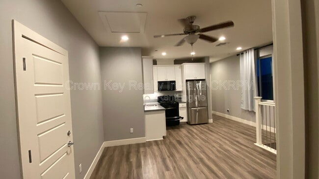 Building Photo - 1026 S Prosperity St