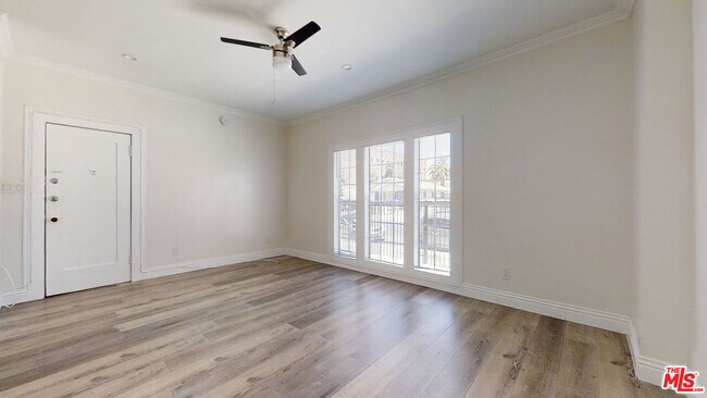 Building Photo - 5522 Sierra Vista Ave