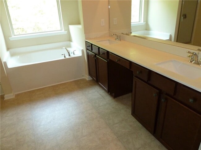 Building Photo - 1450 Brookmere Way