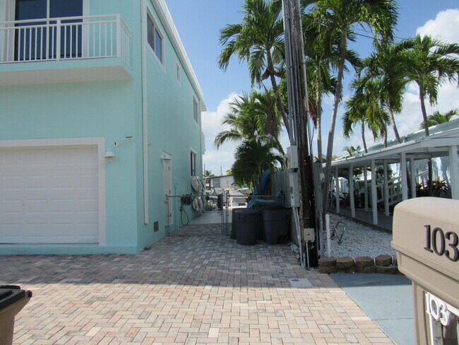 Building Photo - 103 Starfish Ln