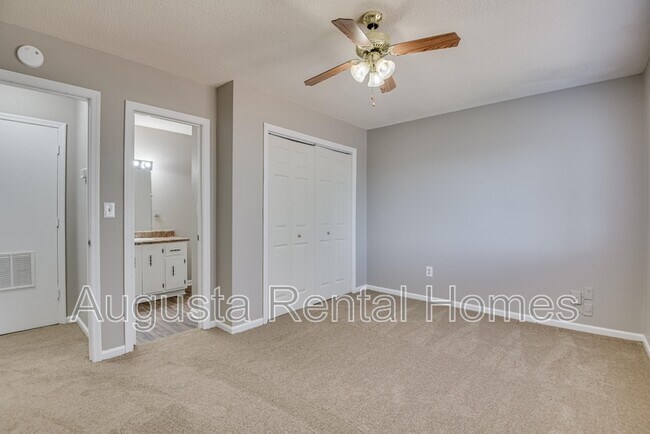 Building Photo - 2812 Thomas Ln